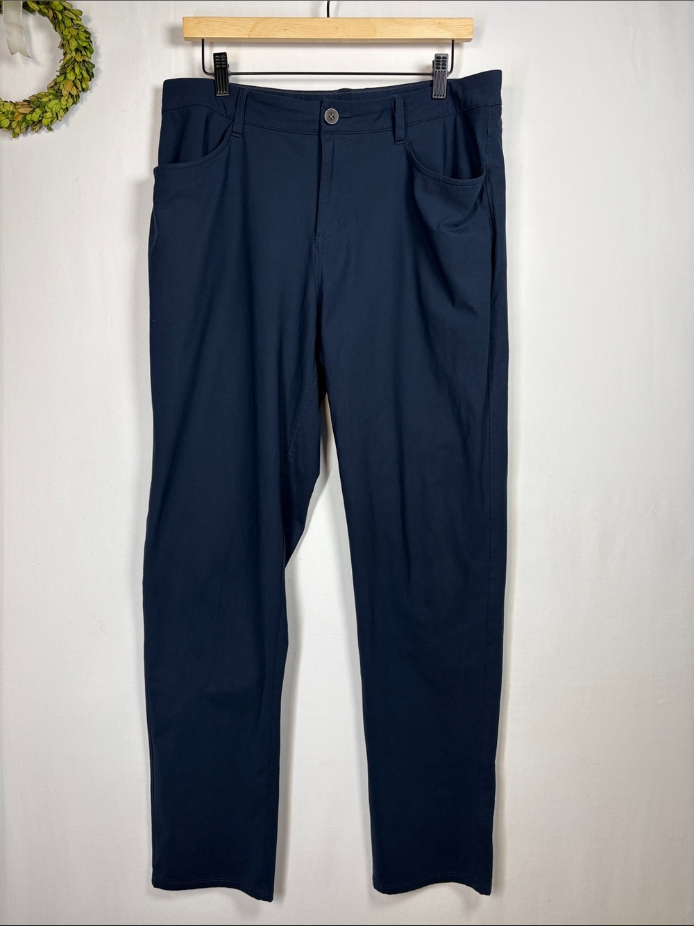 VUORI Men's Navy Blue Straight Leg Pants size 34